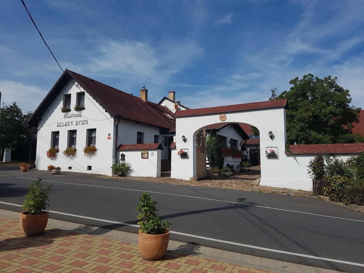 Hostinec Selsky Dvur Zbiroh Dış mekan fotoğraf